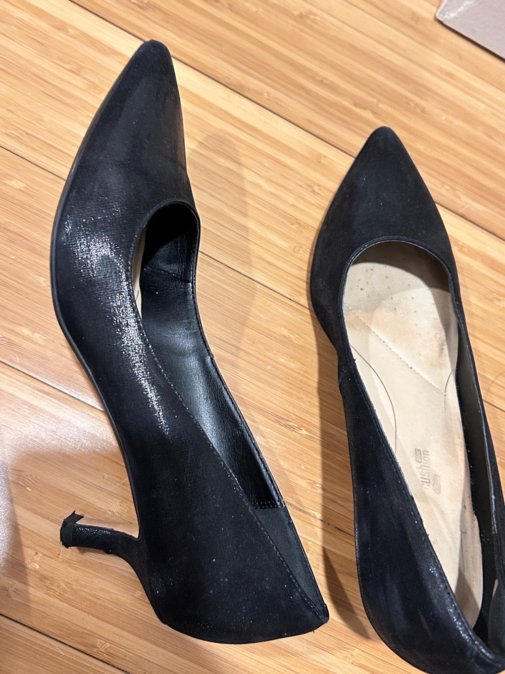 Clarks Black Pointed-Toe Womens Flats - Picture 2 of 3